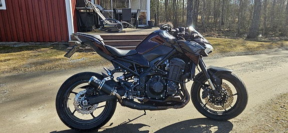 Kawasaki Z900 2 of 3