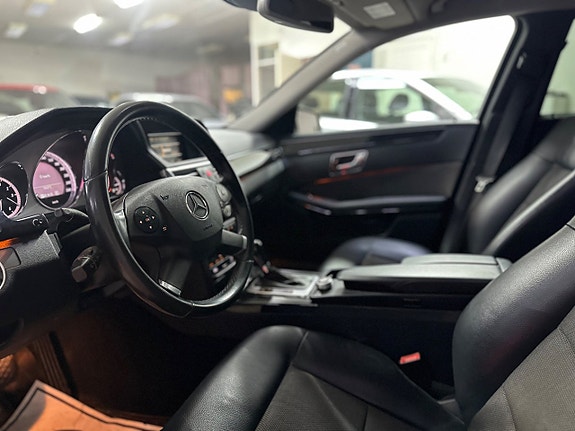 Mercedes-Benz E220 11 of 16