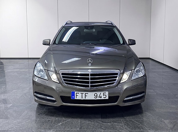 Mercedes-Benz E220 2 of 16
