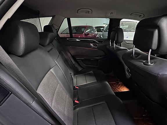 Mercedes-Benz E220 15 of 16