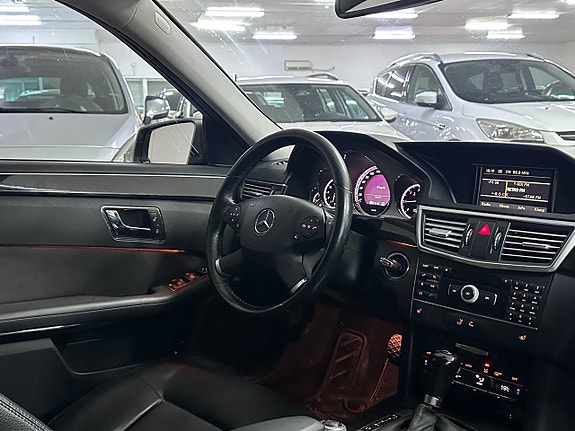 Mercedes-Benz E220 14 of 16