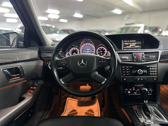 Mercedes-Benz E220 12 of 16