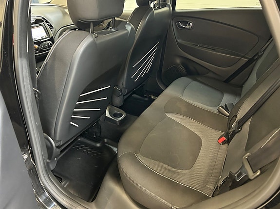 Renault Captur 12 of 16