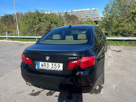 BMW 520d 4 of 5