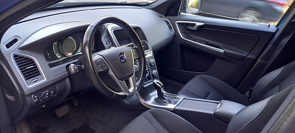 Volvo XC60 7 of 12