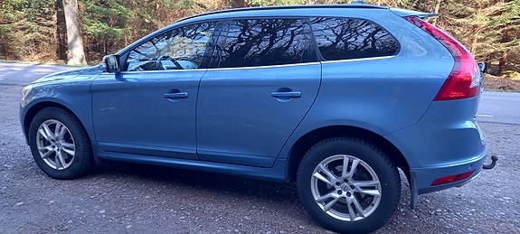 Volvo XC60 2 of 12