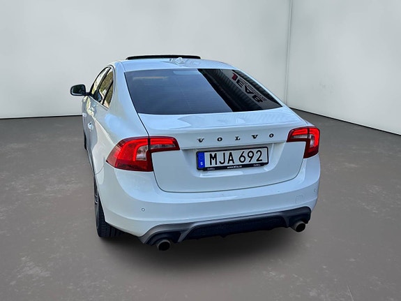 Volvo S60 4 of 5