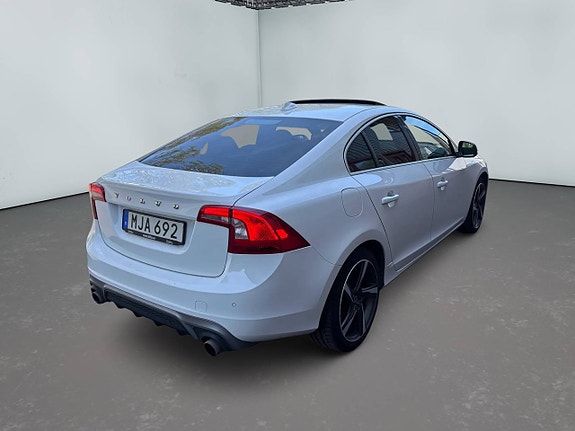 Volvo S60 3 of 5