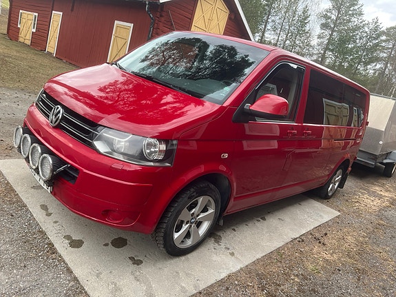 Volkswagen Caravelle 2 of 5