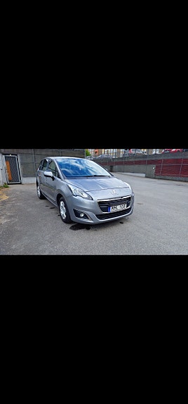 Peugeot 5008 2 of 5