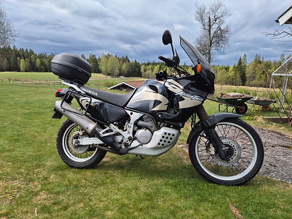 Honda XRV750 Africa Twin 2 of 5