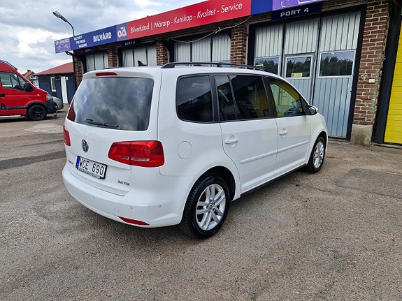 Volkswagen Touran 3 of 5