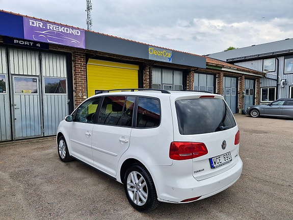 Volkswagen Touran 4 of 5
