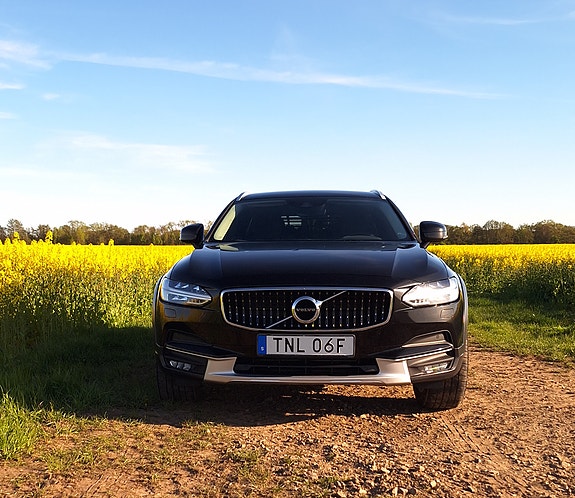 Volvo V90 Cross Country 2 of 5