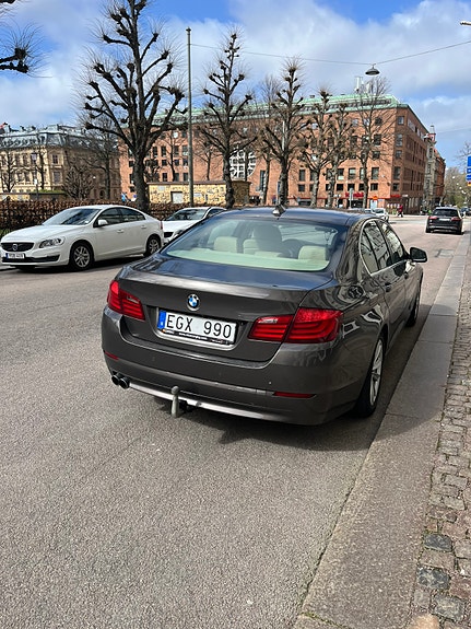 BMW 520d 4 of 5