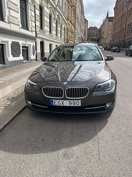 BMW 520d 2 of 5