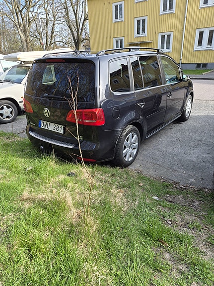 Volkswagen Touran 3 of 5
