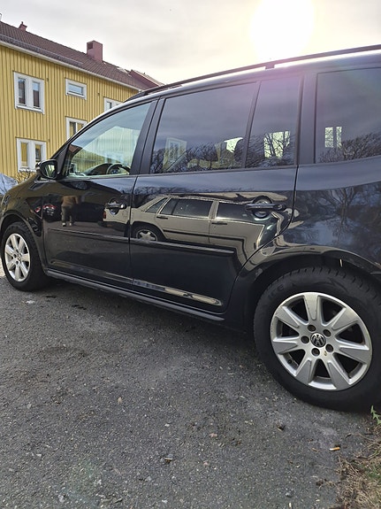 Volkswagen Touran 4 of 5