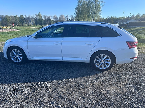 Skoda Superb 4 of 5