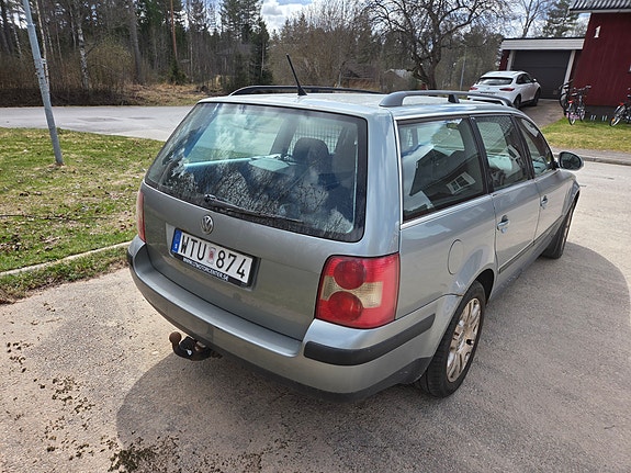 Volkswagen Passat 2 of 5
