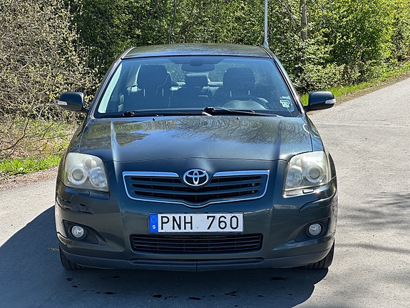 Toyota Avensis 3 of 5