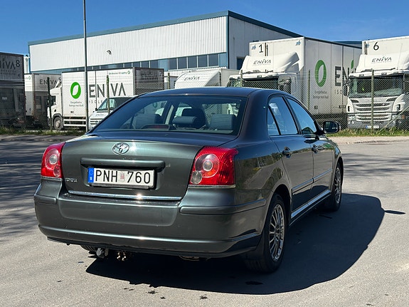 Toyota Avensis 4 of 5