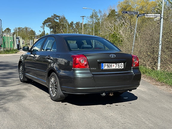 Toyota Avensis 5 of 5