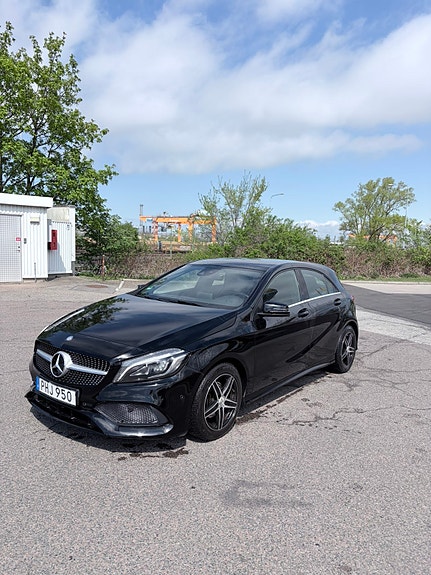 Mercedes-Benz A180 2 of 5