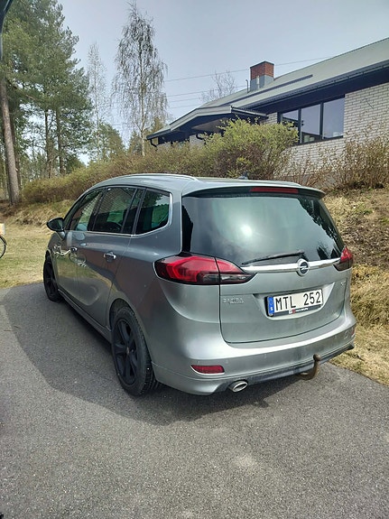 Opel Zafira Tourer 2 of 5