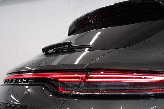 Porsche Panamera 4S 30 of 30