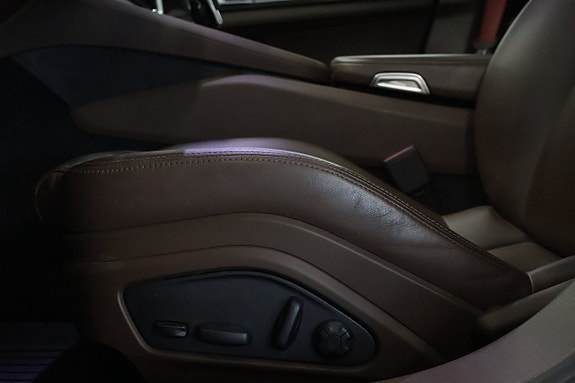 Porsche Panamera 4S 13 of 30