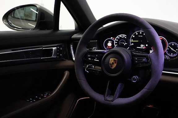 Porsche Panamera 4S 17 of 30