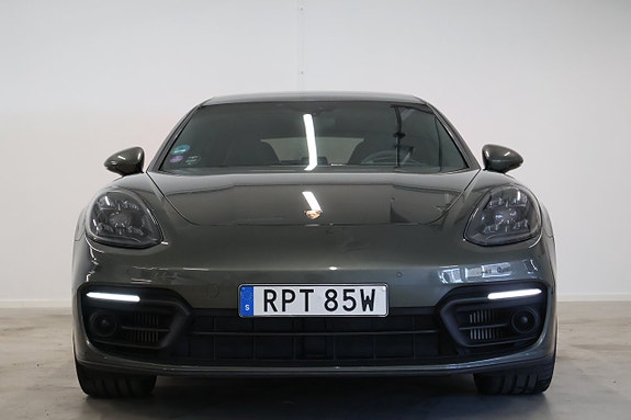 Porsche Panamera 4S 2 of 5