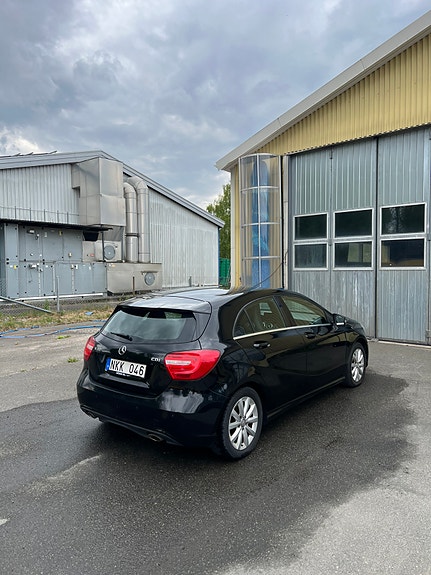 Mercedes-Benz A180 4 of 5