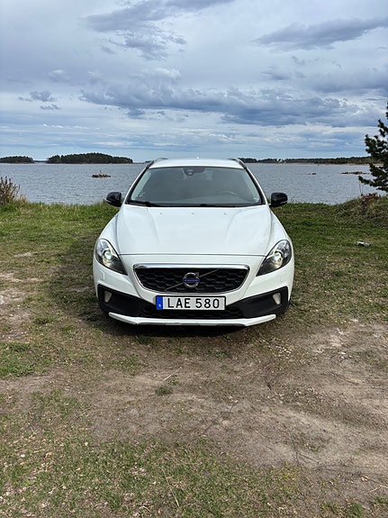 Volvo V40 Cross Country 2 of 5