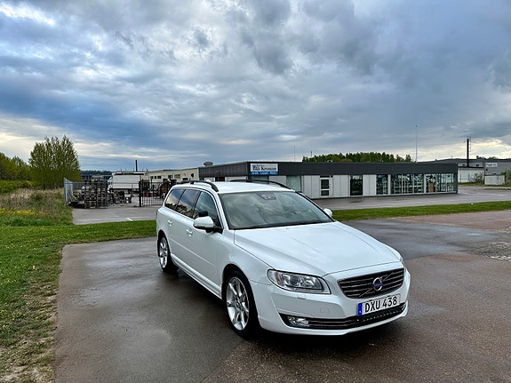 Volvo V70 3 of 5