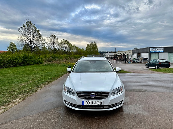 Volvo V70 2 of 5