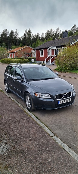 Volvo V50 2 of 5