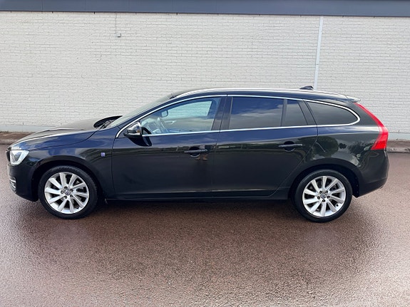 Volvo V60 2 of 5
