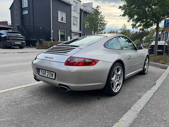 Porsche 911 Carrera 3 of 5