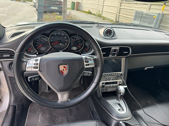 Porsche 911 Carrera 7 of 10