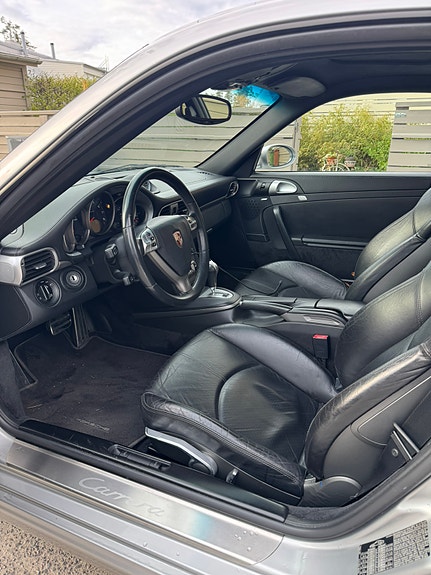 Porsche 911 Carrera 6 of 10