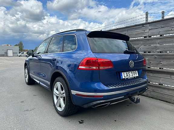 Volkswagen Touareg 3 of 7