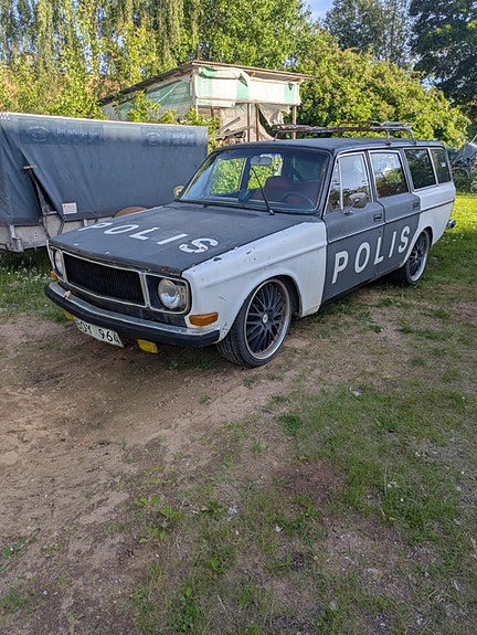 Volvo 145 2 of 5