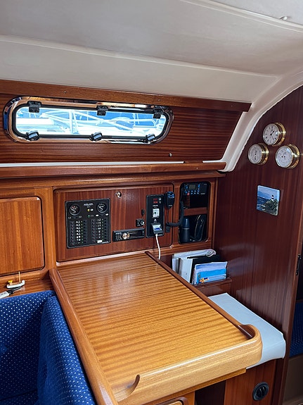 Bavaria 37, tre kabiner 10 of 11