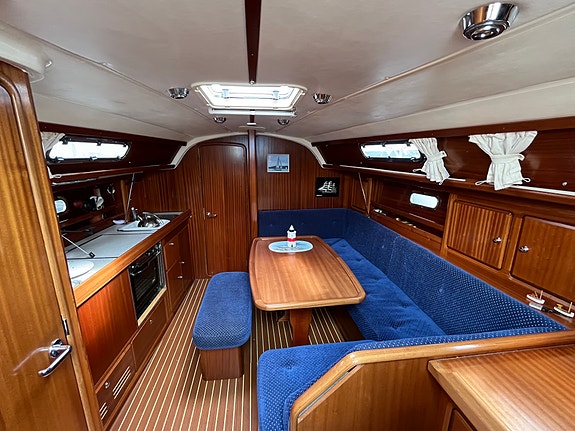 Bavaria 37, tre kabiner 8 of 11