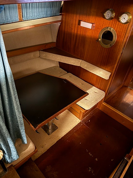 Coronet 32 Oceanfarer Wing 4 of 14