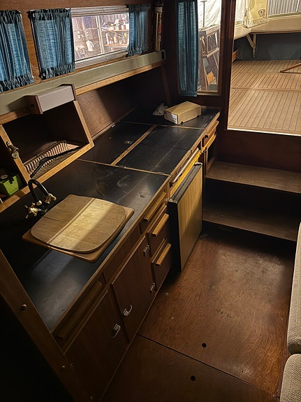 Coronet 32 Oceanfarer Wing 12 of 14