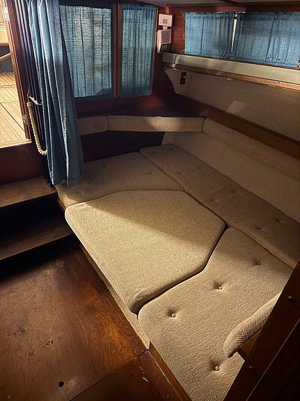 Coronet 32 Oceanfarer Wing 3 of 14