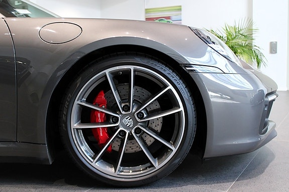 Porsche 911 9 of 18